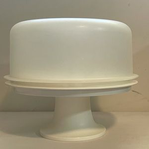 Vintage Tupperware cake keeper/taker/stand 3n1!